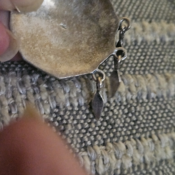 FANTASTIC STERLING AND ONYX DANGLE VTG EARRINGS W.TASSELS. SUPERB SCROLL WORK! - Picture 3 of 4